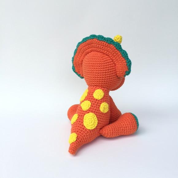 Dinossauro de crochê Amigurumi