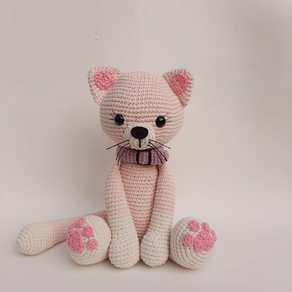 Gatinha de crochê Amigurumi
