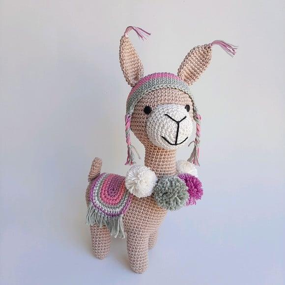 Lhama de crochê Amigurumi