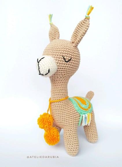Lhama de crochê Amigurumi