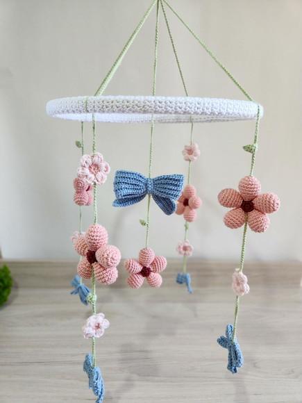 Mobile de Berço Flores e Laços Amigurumi Crochê
