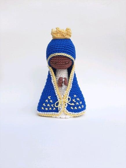 Nossa Senhora Aparecida de Crochê Amigurumi Santinha