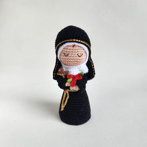 Santa Rita de Cássia Crochê Amigurumi