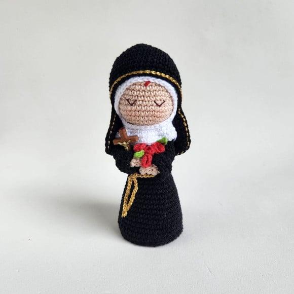Santa Rita de Cássia Crochê Amigurumi