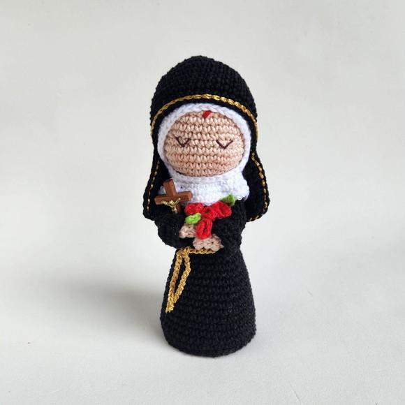 Santa Rita de Cássia Crochê Amigurumi