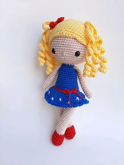 Boneca Amigurumi de Crochê