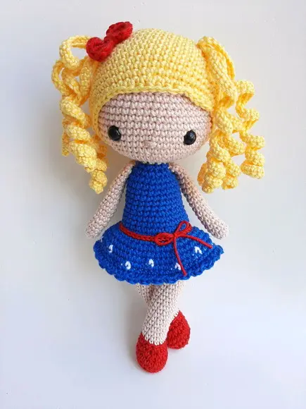 Boneca Amigurumi de Crochê