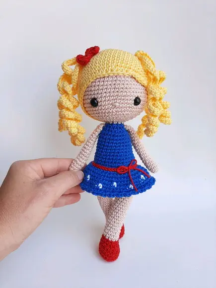Boneca Amigurumi de Crochê