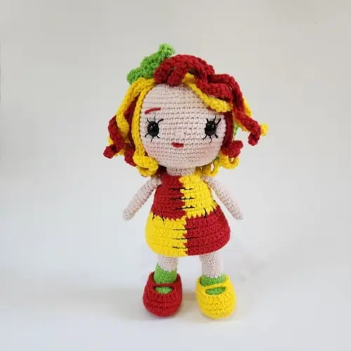 Boneca Emilia de Crochê Amigurumi