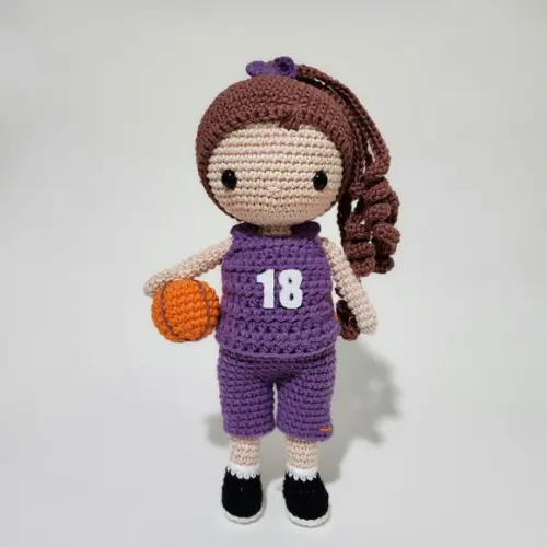 Boneca Jogadora de Basquete de Crochê Amigurumi