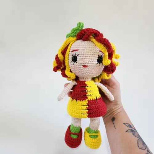 Boneca Emilia de Crochê Amigurumi