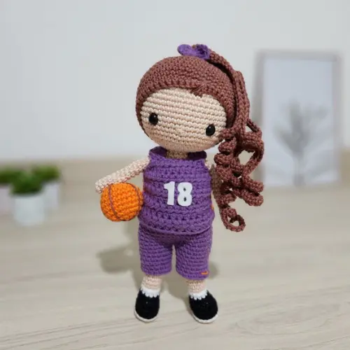 Boneca Jogadora de Basquete de Crochê Amigurumi