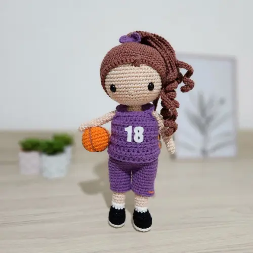 Boneca Jogadora de Basquete de Crochê Amigurumi