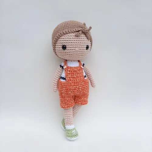 Boneco Menino de Crochê Amigurumi