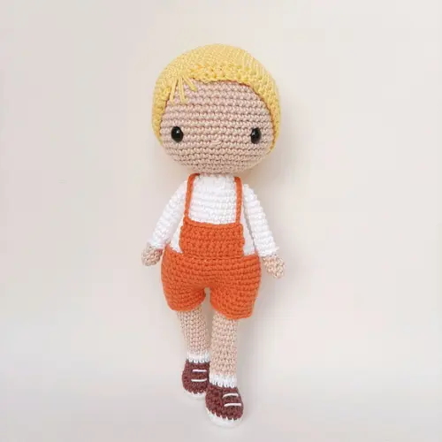 Boneco Menino de Crochê Amigurumi