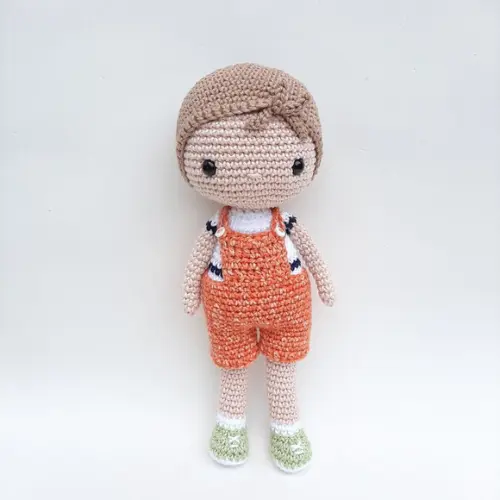 Boneco Menino de Crochê Amigurumi
