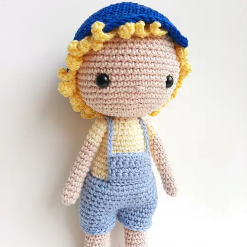 Boneco Menino de Crochê Amigurumi