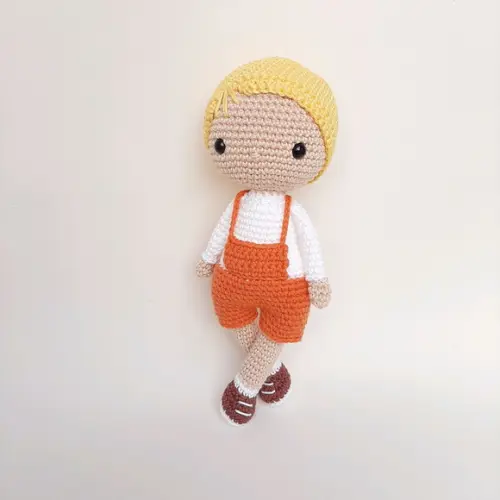 Boneco Menino de Crochê Amigurumi