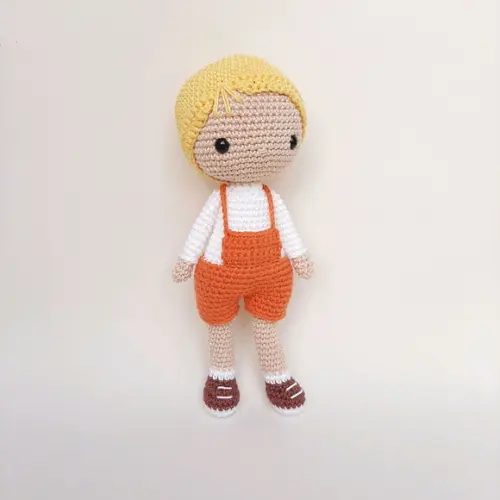 Boneco Menino de Crochê Amigurumi