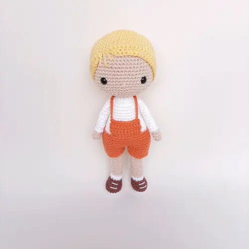 Boneco Menino de Crochê Amigurumi