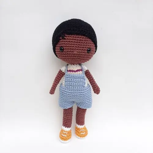 Boneco Menino Negro de Crochê Amigurumi