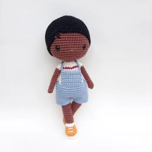 Boneco Menino Negro de Crochê Amigurumi