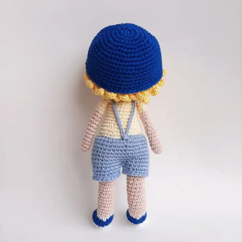 Boneco Menino de Crochê Amigurumi