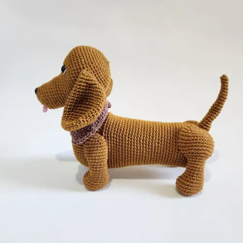 Cachorro Dachshund Salsichinha Amigurumi Crochê