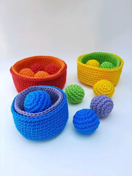 Cestos de Atividades Montessori em Crochê com 12 Bolinhas