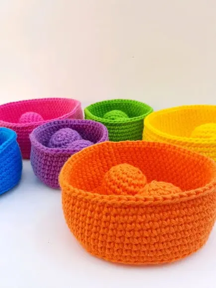 Cestos de Atividades Montessori em Crochê com 12 Bolinhas