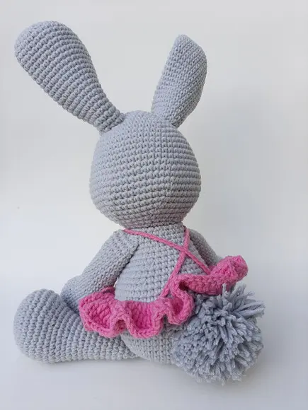 Coelhinha Amigurumi para Decoração de Quarto de Bebê - Enxoval