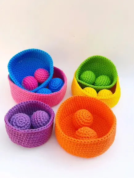 Cestos de Atividades Montessori em Crochê com 12 Bolinhas