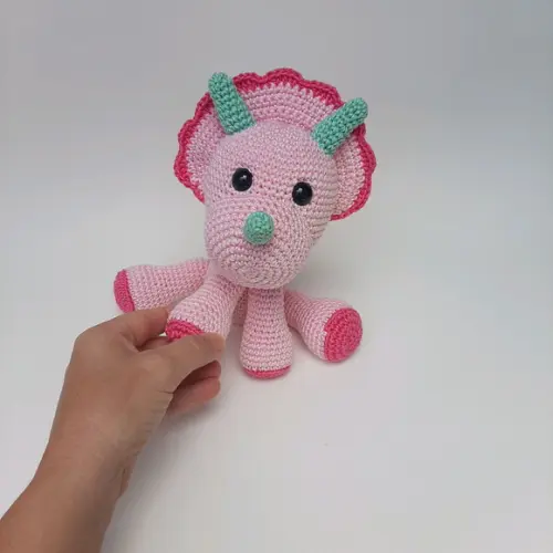 Dinossauro de crochê Amigurumi