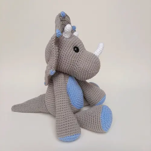 Dinossauro de crochê Amigurumi