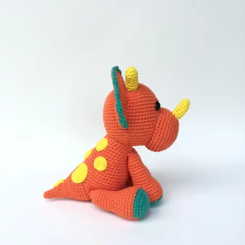 Dinossauro de crochê Amigurumi