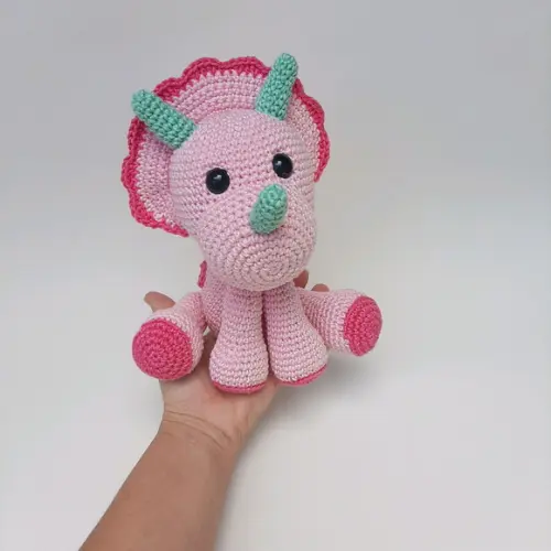 Dinossauro de crochê Amigurumi