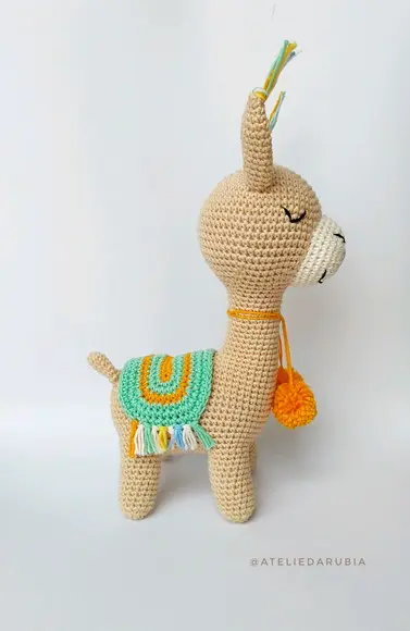 Lhama de crochê Amigurumi