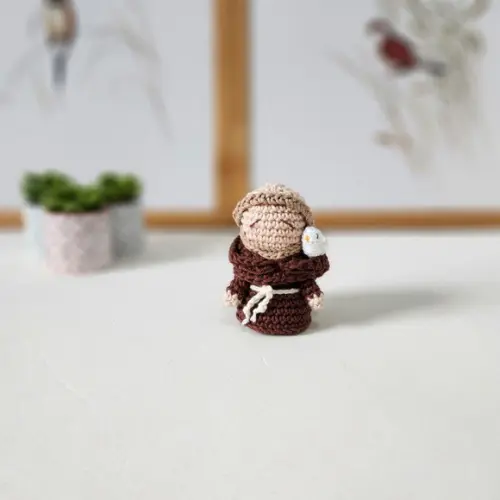 Mini São Francisco de Assis de Crochê Amigurumi