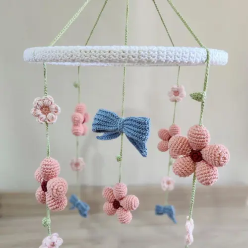 Mobile de Berço Flores e Laços Amigurumi Crochê