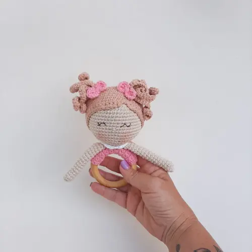Mordedor Chocalho Boneca Amigurumi Crochê