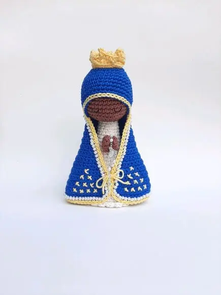 Nossa Senhora Aparecida de Crochê Amigurumi Santinha