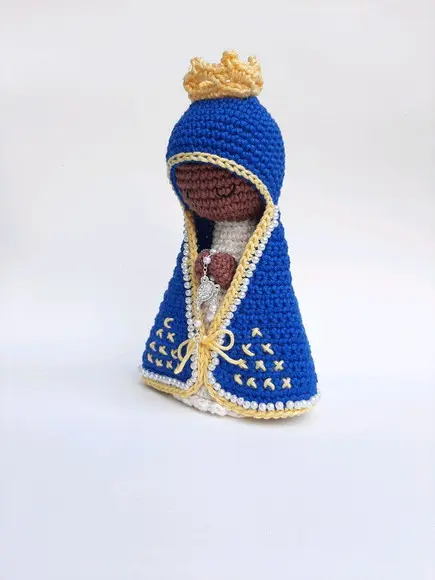 Nossa Senhora Aparecida de Crochê Amigurumi Santinha
