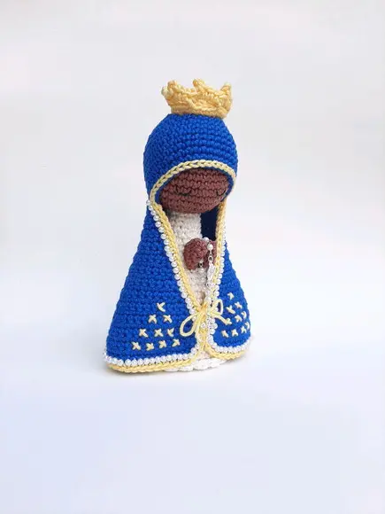 Nossa Senhora Aparecida de Crochê Amigurumi Santinha