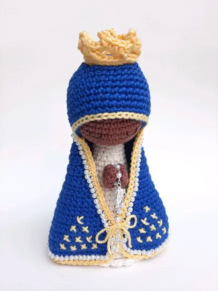 Nossa Senhora Aparecida de Crochê Amigurumi Santinha