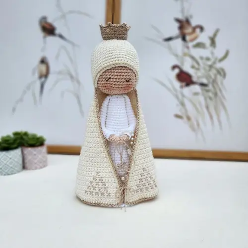 Nossa Senhora de Crochê Alongada Amigurumi Santinha