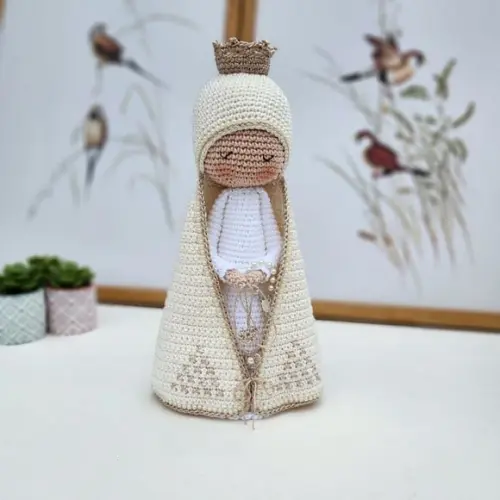 Nossa Senhora de Crochê Alongada Amigurumi Santinha
