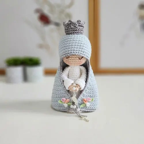 Nossa Senhora de Crochê Amigurumi Santinha