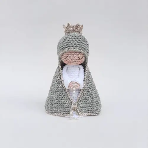 Nossa Senhora de Crochê Amigurumi Santinha