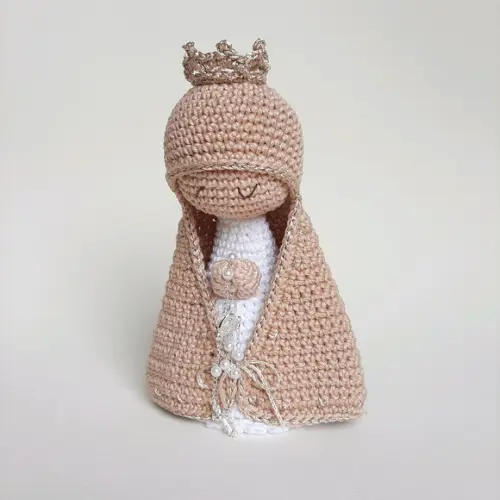 Nossa Senhora de Crochê Amigurumi Santinha