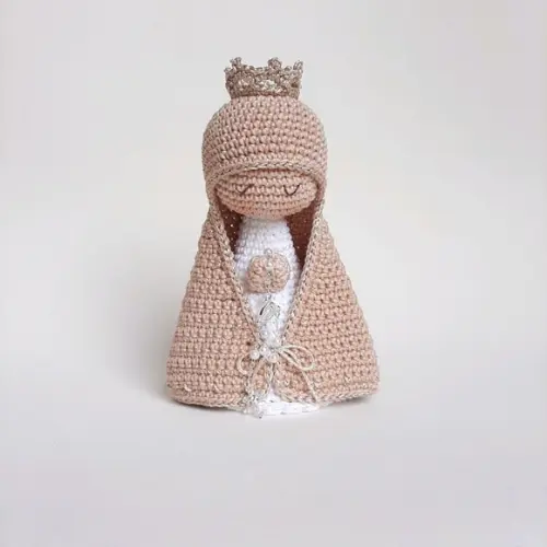 Nossa Senhora de Crochê Amigurumi Santinha